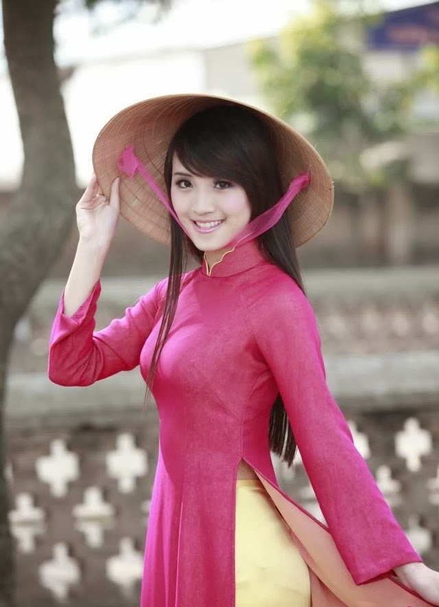 Người đẹp Huế với chiếc áo dài - hình 1